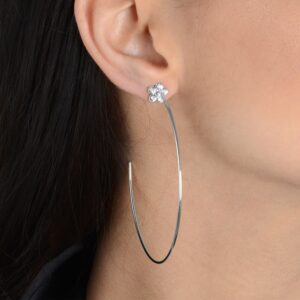 Brinco  Grande de Argola com Detalhe de Flor em Strass -  banhada em Ouro Branco